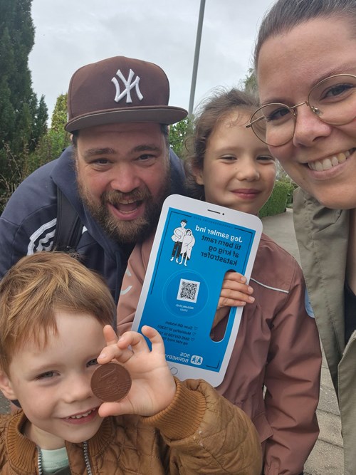Familien samler ind