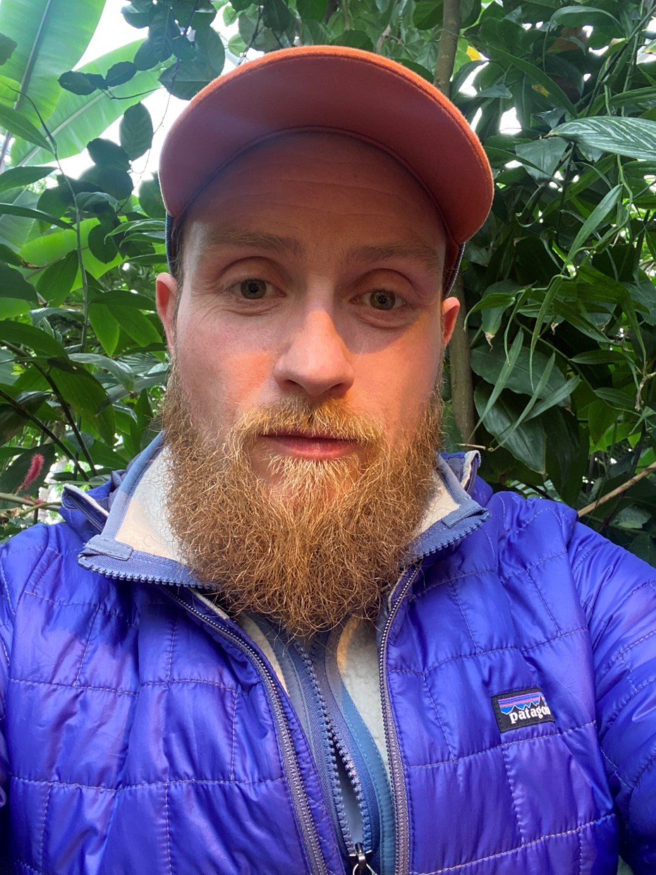 Michael Bernhard samler ind