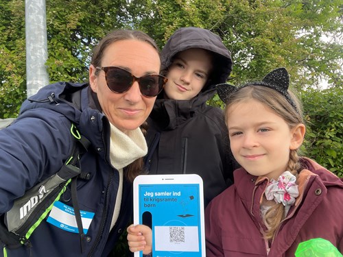 Ida, Elliot og Karina samler ind