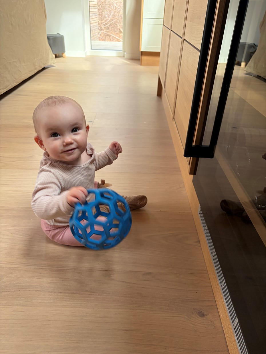 Olivia samler ind til børnene